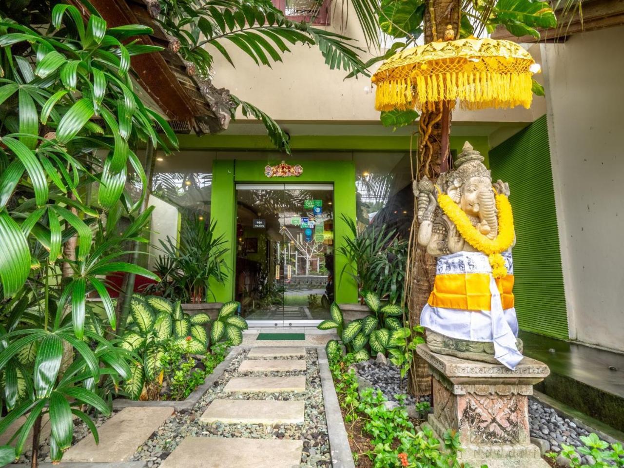 อัล-อิชา ธรรมศาลา Hotel กูตา ภายนอก รูปภาพ
