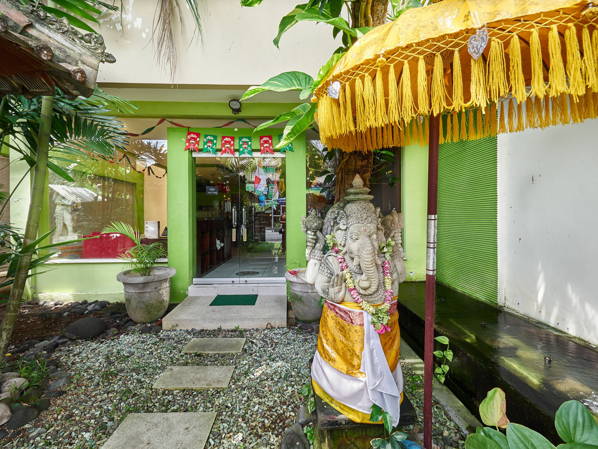 อัล-อิชา ธรรมศาลา Hotel กูตา ภายนอก รูปภาพ