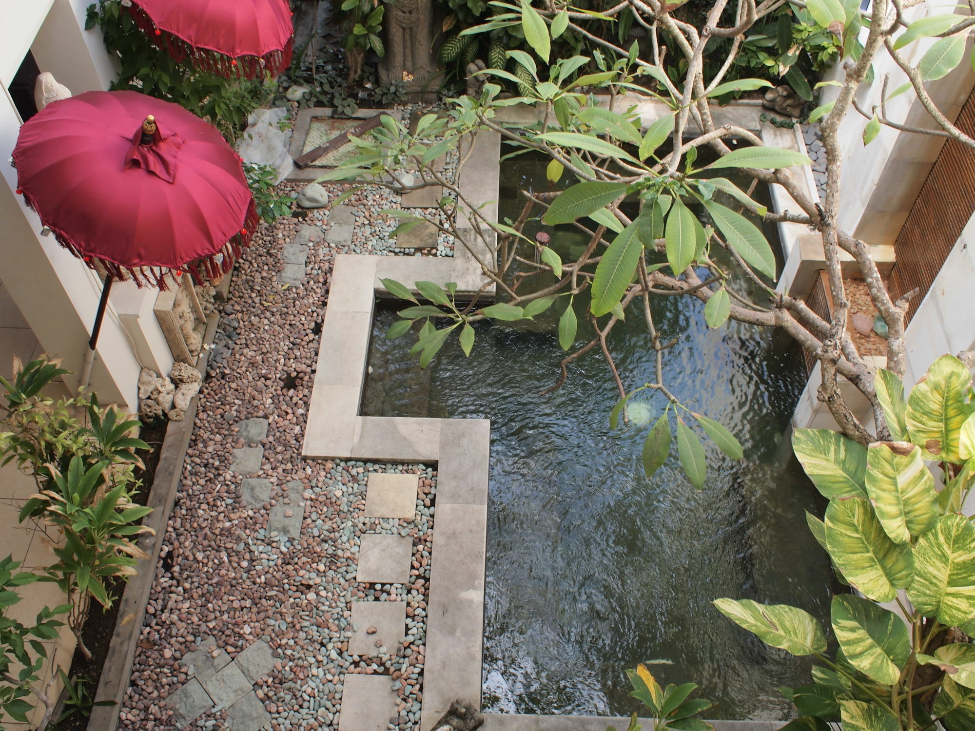 อัล-อิชา ธรรมศาลา Hotel กูตา ภายนอก รูปภาพ