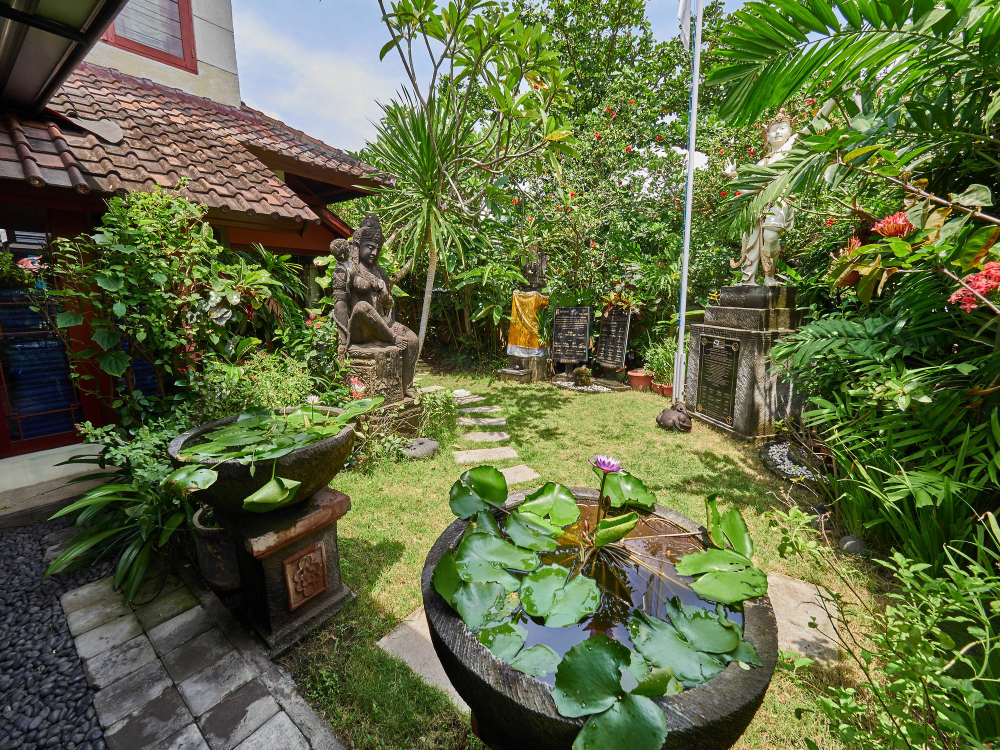 อัล-อิชา ธรรมศาลา Hotel กูตา ภายนอก รูปภาพ